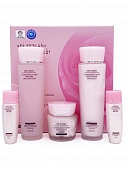 Набор уходовой косметики увлажняющий 3W Clinic FLOWER EFFECT EXTRA MOISTURIZING SKIN CARE 3 SET